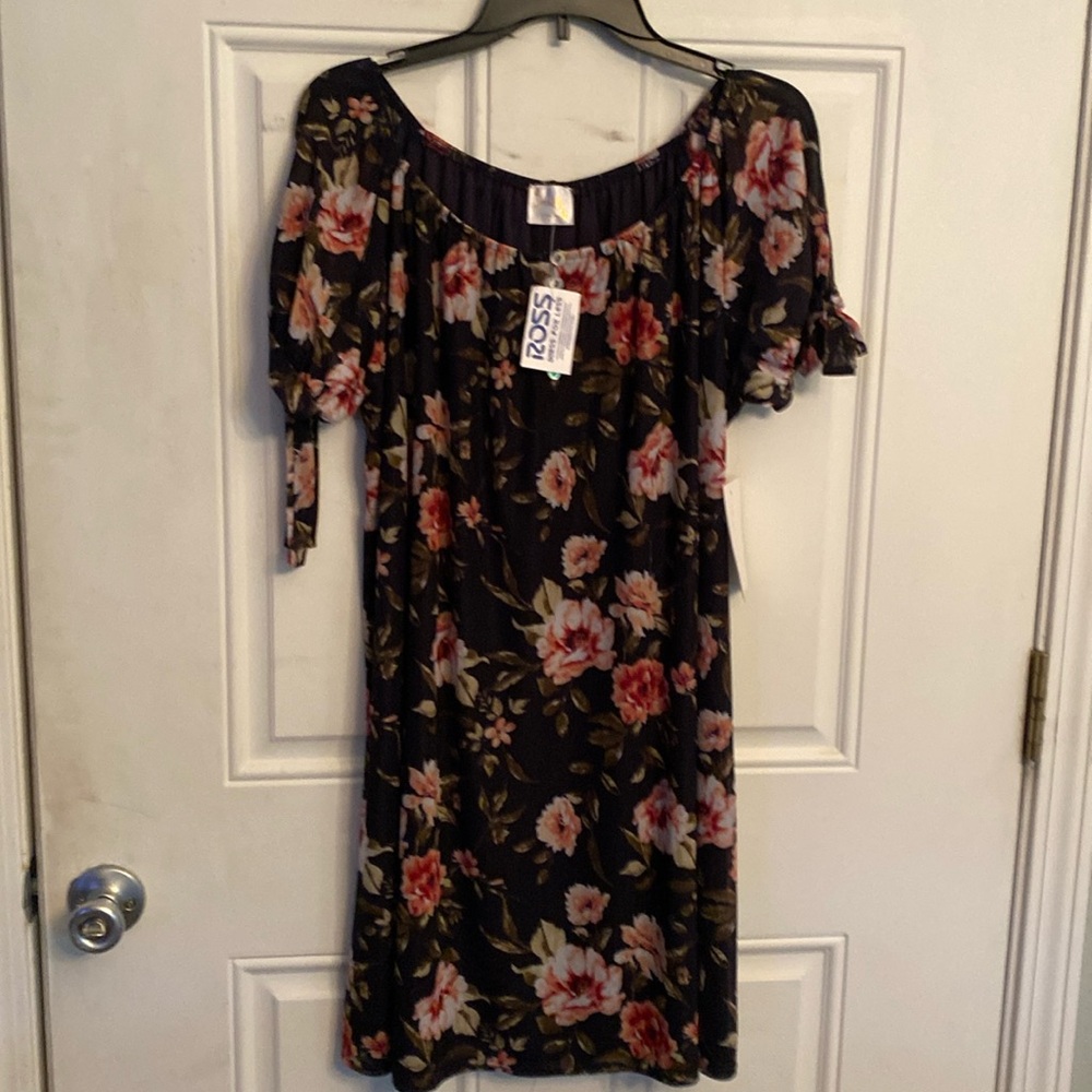 Woman’s dress size Large.  Sirenlily brand.